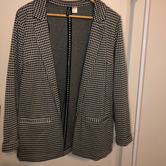 Blazer - Picture 3 of 4